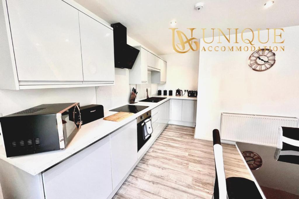 Unique Accommodation Liverpool - Luxury 2 Bed Apartments , Perfect For Business & Families, Book Now מראה חיצוני תמונה